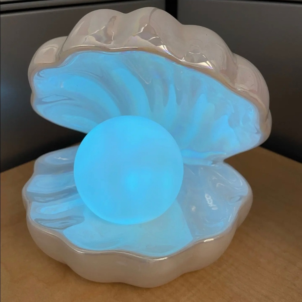 Mermaid Shell with Multi-color Changing Pearl Table Lamp